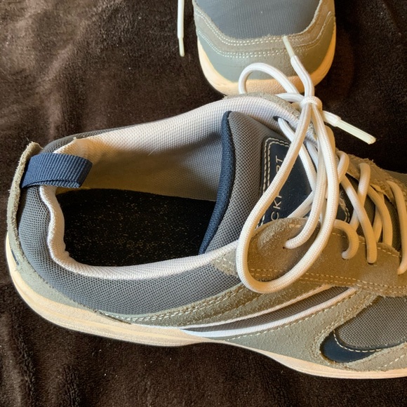 Rockport Shoes, Gray size 9.5, hardly worn like new condition. - Picture 4 of 5